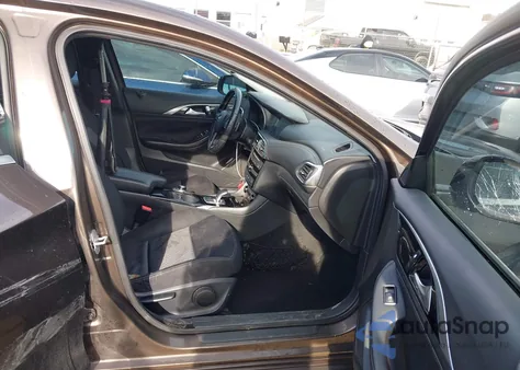 2017 Infiniti Qx30 z USA, uszkodzony, nr VIN SJKCH5CP5HA019111